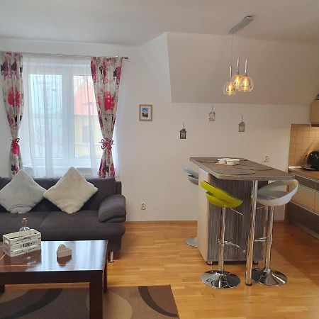 Smiley Apartment Сибиу Экстерьер фото