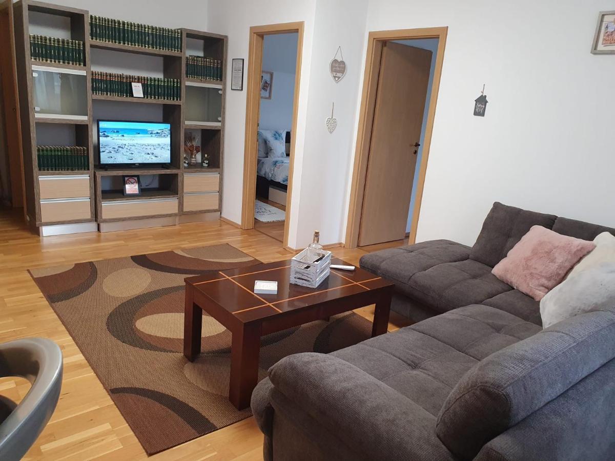 Smiley Apartment Сибиу Экстерьер фото