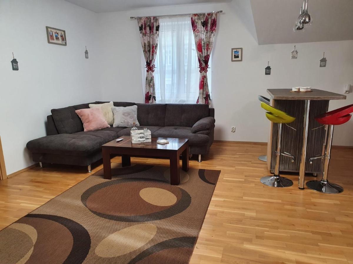 Smiley Apartment Сибиу Экстерьер фото