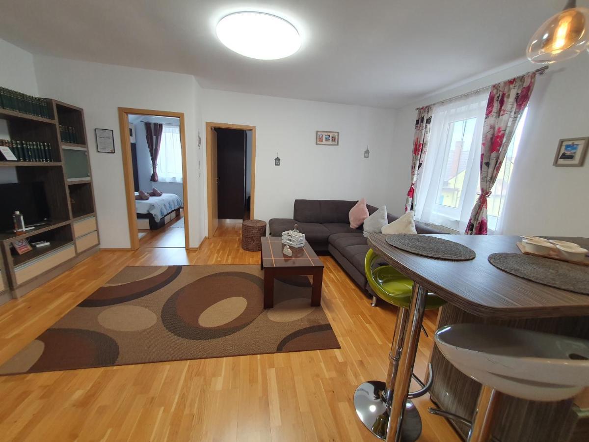 Smiley Apartment Сибиу Экстерьер фото